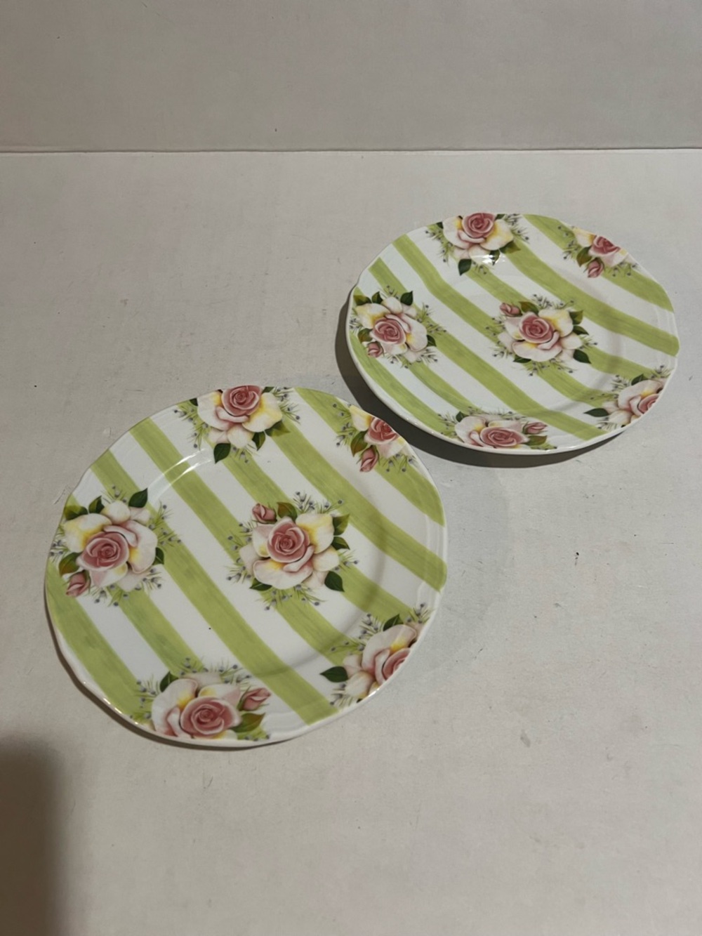 2 MacKENZIE CHILDS WILDFLOWER Green Dessert PLATES